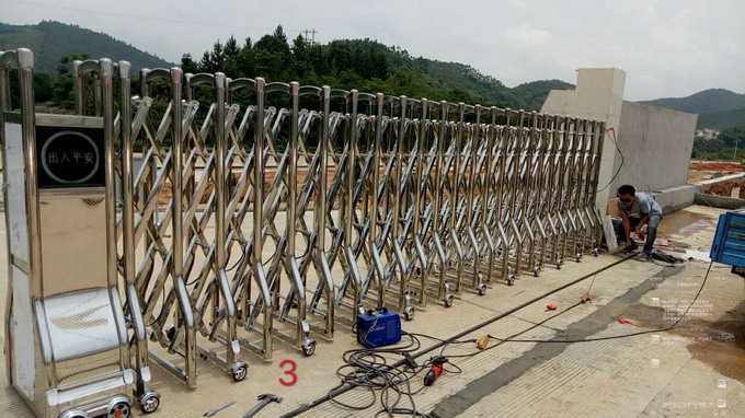 不锈（xiù）钢伸缩大门正（zhèng）确的使用方法