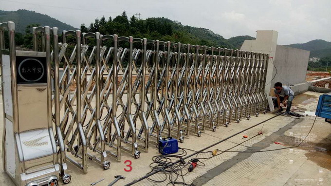 不鏽鋼伸縮（suō）門